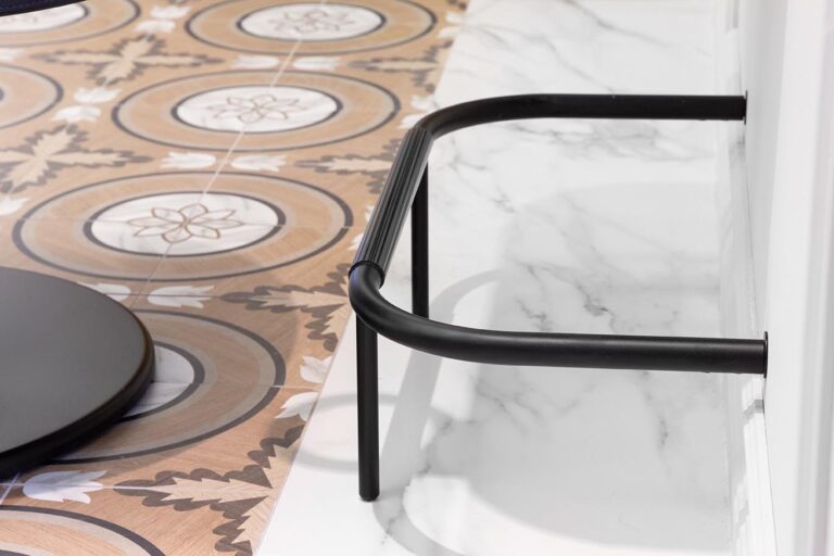 Sarah Repose Pieds — Maletti